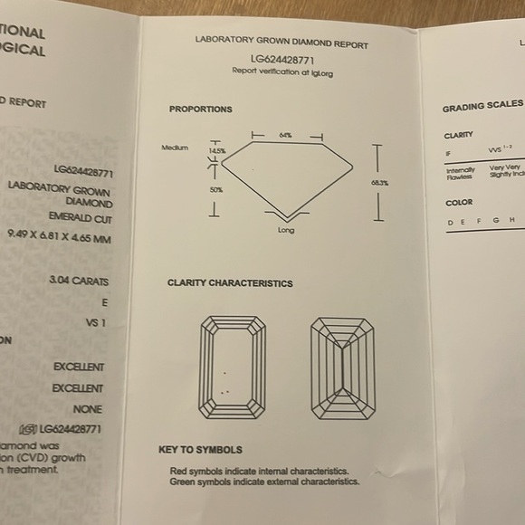 Elegant certified emerald cut platinum lab diamond engagement ring - Picture 8 of 9